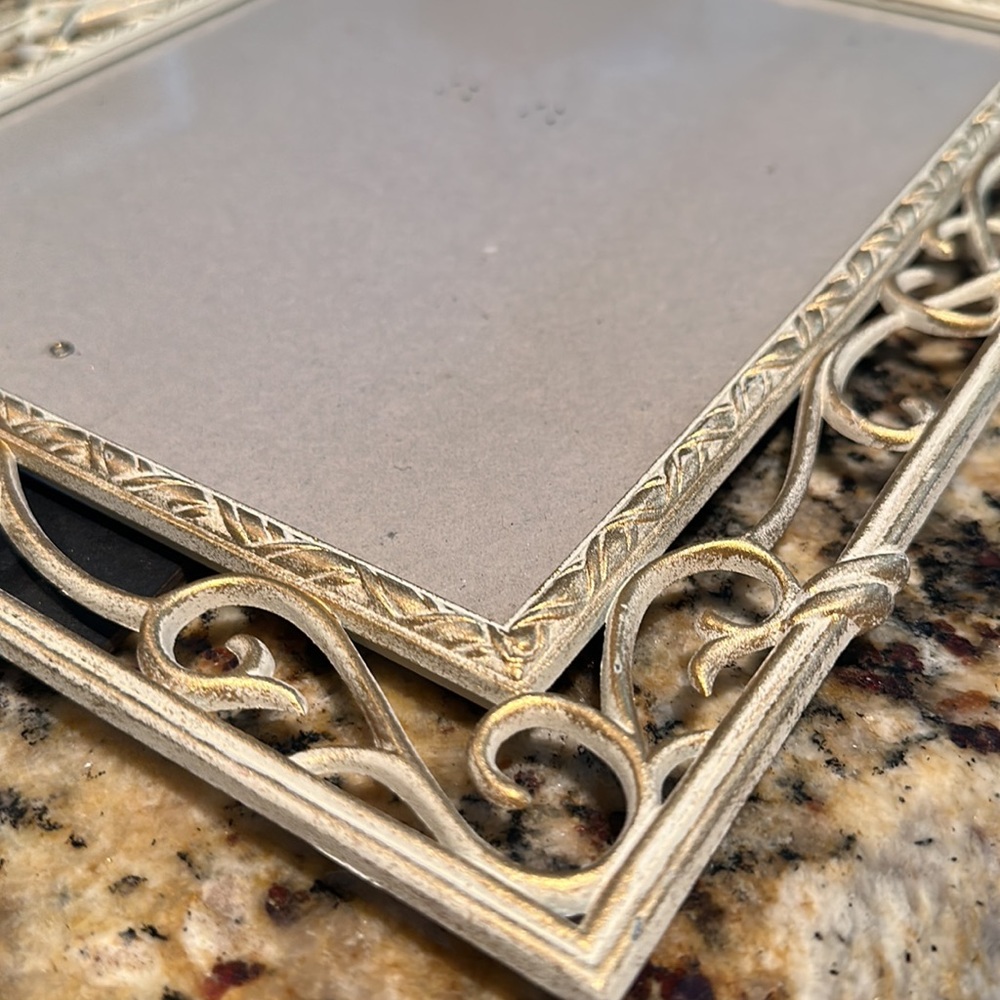 Vintage metal picture frame - Picture 2 of 10